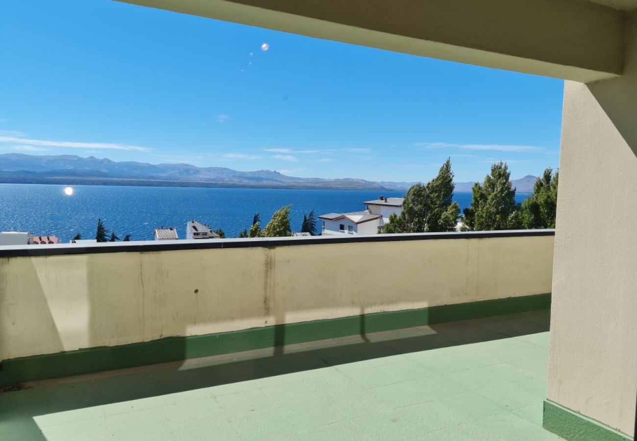 Apartamento en San Carlos de Bariloche - Terrazas del Lago II C con terraza y estac