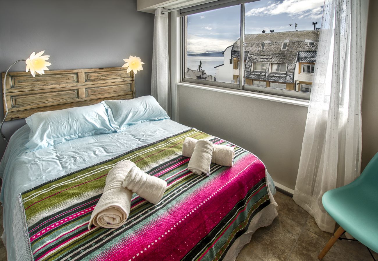 Apartamento en San Carlos de Bariloche - Dto. Alegre con vista al lago, céntrico y con wifi