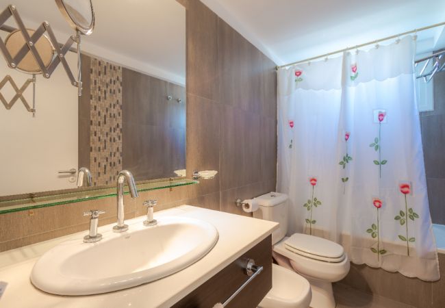 Apartamento en San Carlos de Bariloche - Doriasa, con vista al lago y estacionamiento Apartamento en San Carlos de Bariloche - Doriasa, con vista al lago y estacionamiento