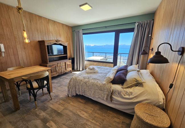Estudio en San Carlos de Bariloche - El Suizo II departamento con vista al lago y Terra Estudio en San Carlos de Bariloche - El Suizo II departamento con vista al lago y Terra