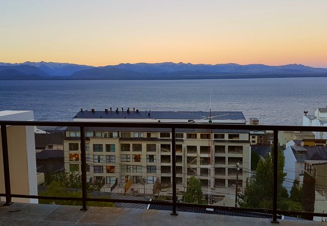 Estudio en San Carlos de Bariloche - Suizo I con vista al lago, Terraza y Estac. Estudio en San Carlos de Bariloche - Suizo I con vista al lago, Terraza y Estac.