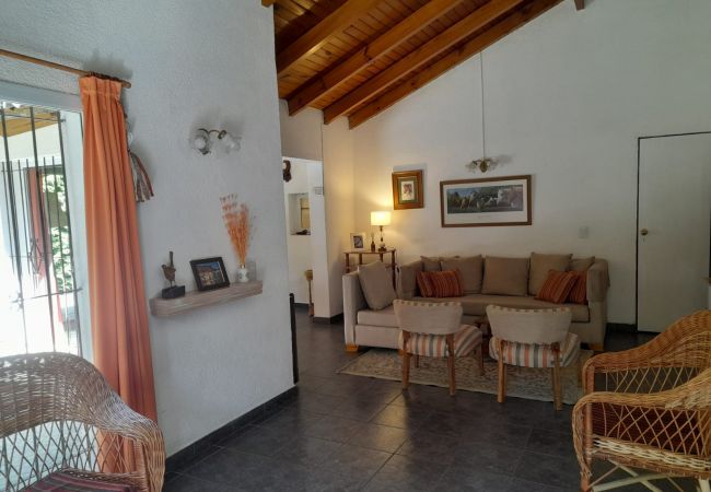 Casa en San Carlos de Bariloche - Casa Los Cerezos con estacionamiento Casa en San Carlos de Bariloche - Casa Los Cerezos con estacionamiento