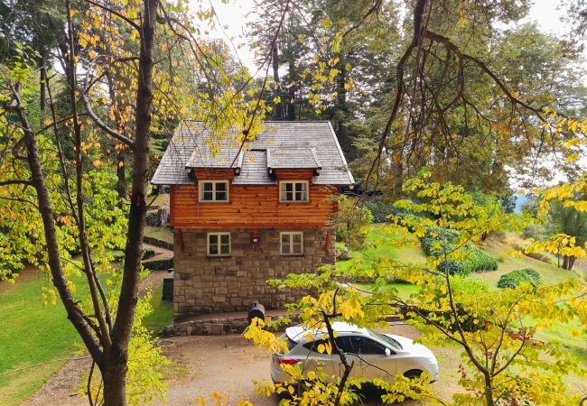 Casa en San Carlos de Bariloche - Cabaña Llao Llao en el bosque con vista al lago 