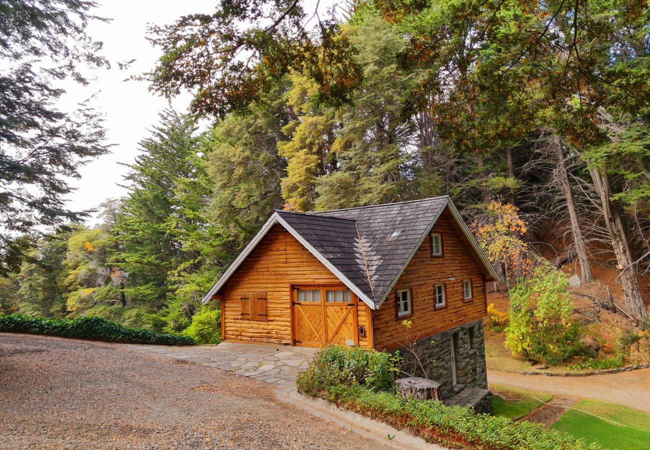Casa en San Carlos de Bariloche - Cabaña Llao Llao en el bosque con vista al lago TA