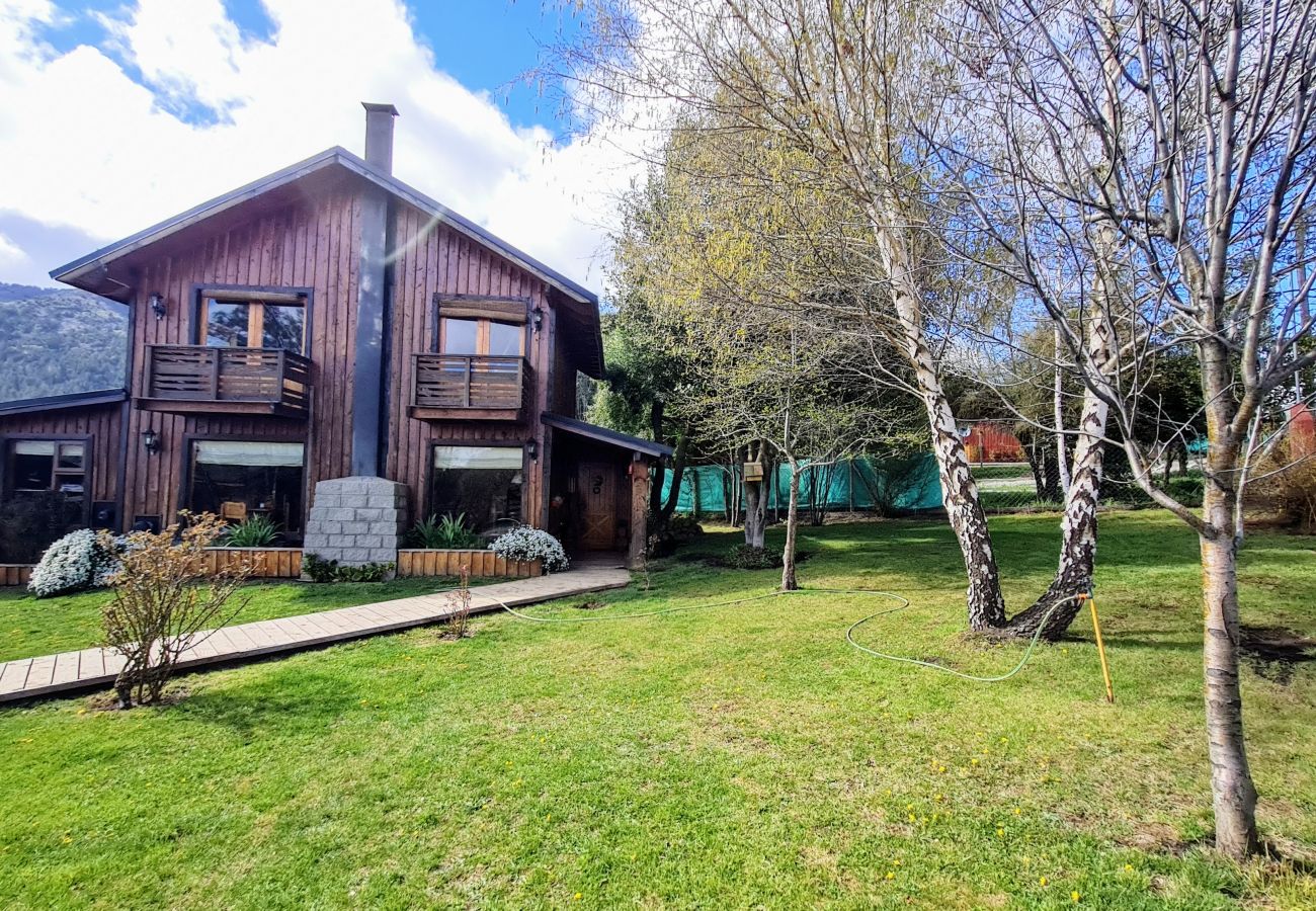Casa en San Carlos de Bariloche - Casa Paroma con parque y parrilla