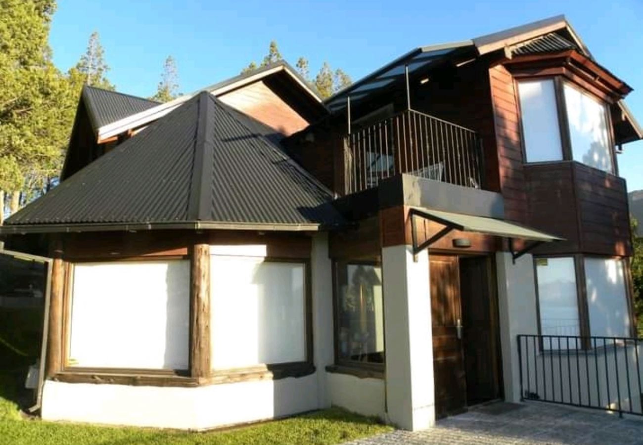 Casa en San Carlos de Bariloche - CASA SAUCO CON VISTA AL LAGO - TARIFA EN DOLARES