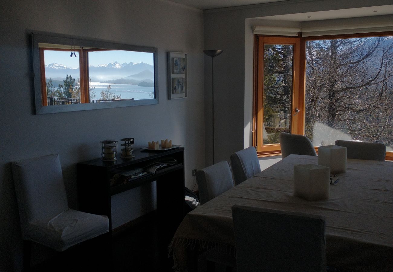 Casa en San Carlos de Bariloche - CASA SAUCO CON VISTA AL LAGO - TARIFA EN DOLARES
