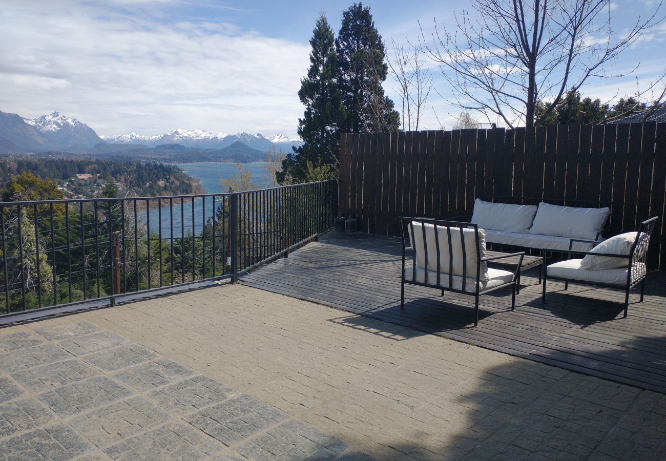 Casa en San Carlos de Bariloche - CASA SAUCO CON VISTA AL LAGO - TARIFA EN DOLARES