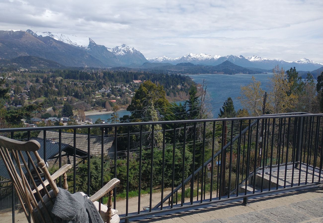 Casa en San Carlos de Bariloche - CASA SAUCO CON VISTA AL LAGO - TARIFA EN DOLARES