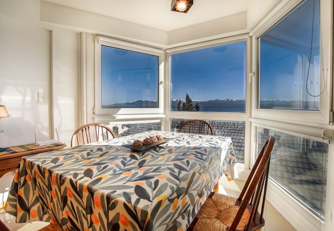 Apartamento en San Carlos de Bariloche - Apart Nahuel Huapi con vista al lago y estac. Apartamento en San Carlos de Bariloche - Apart Nahuel Huapi con vista al lago y estac.