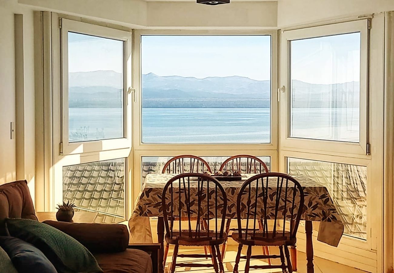 Apartamento en San Carlos de Bariloche - Duplex Nahuel Huapi con vista al lago y estac.