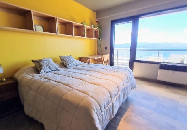 Estudio en San Carlos de Bariloche - Suite Michay con vista al lago Nahue Huapi Estudio en San Carlos de Bariloche - Suite Michay con vista al lago Nahue Huapi