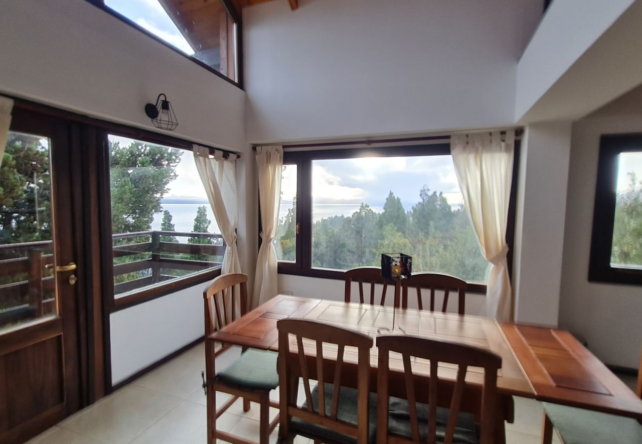 Apartamento en San Carlos de Bariloche - Dto. El Cipres con vista al lago y piscina