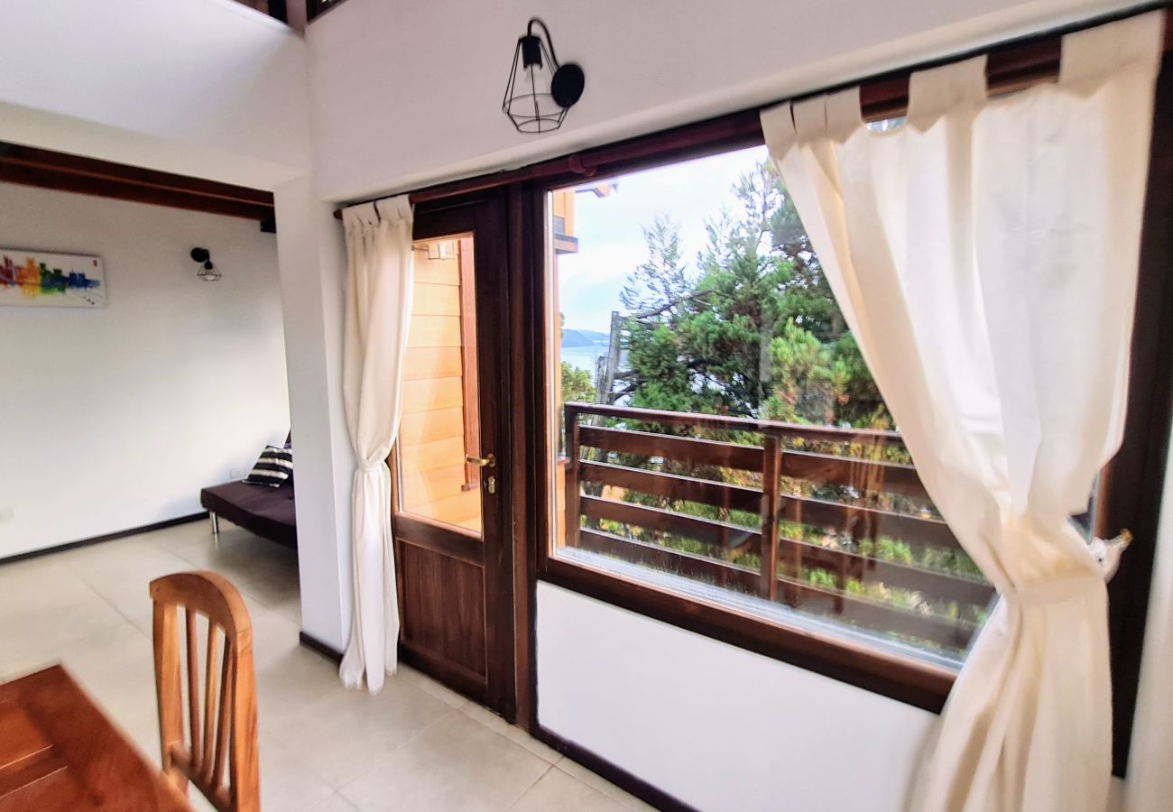 Apartamento en San Carlos de Bariloche - Dto. El Cipres con vista al lago y piscina