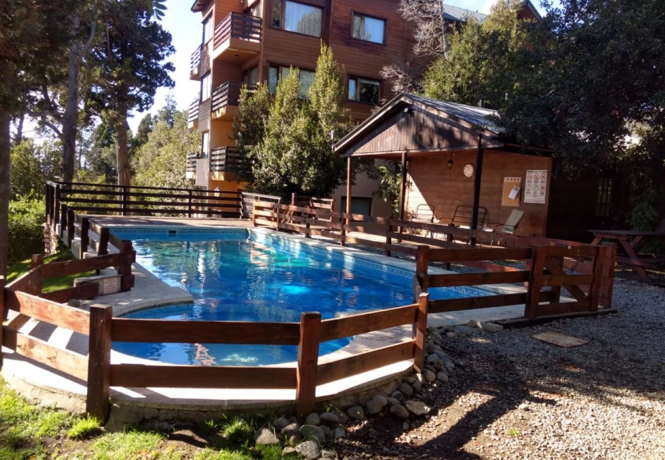 Apartamento en San Carlos de Bariloche - Dto. El Cipres con vista al lago y piscina