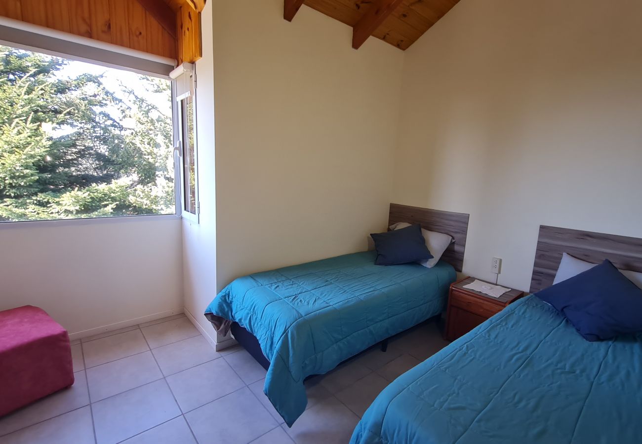 Casa en San Carlos de Bariloche - El Colibri con estacionamiento y Wifi