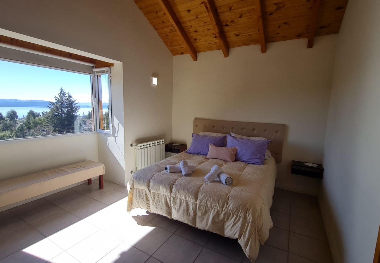 Casa en San Carlos de Bariloche - El Colibri con estacionamiento y Wifi