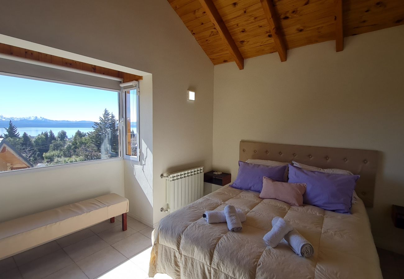 Casa en San Carlos de Bariloche - El Colibri con estacionamiento y Wifi