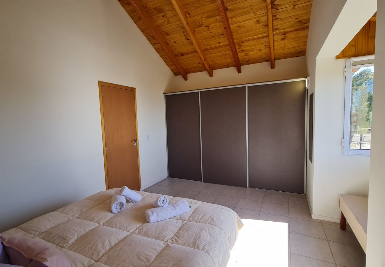 Casa en San Carlos de Bariloche - El Colibri con estacionamiento y Wifi