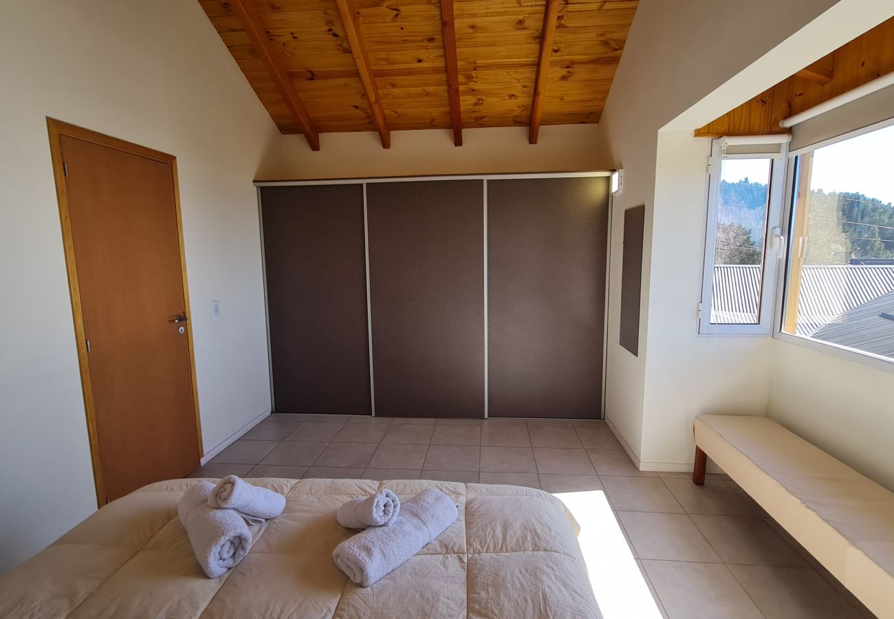 Casa en San Carlos de Bariloche - El Colibri con estacionamiento y Wifi