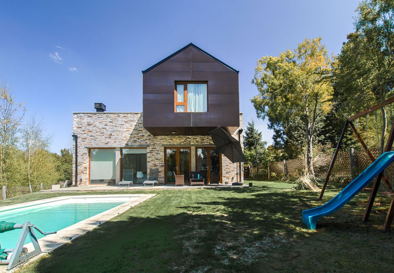 Casa en San Carlos de Bariloche - Hogar familiar con parrilla y piscina - TARIFAS EN