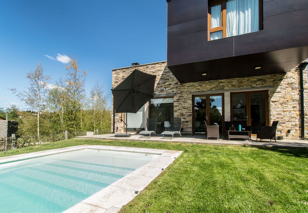 Casa en San Carlos de Bariloche - Hogar familiar con parrilla y piscina - TARIFAS EN