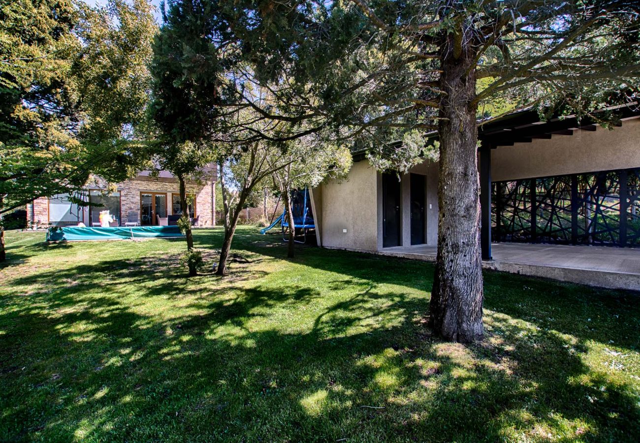 Casa en San Carlos de Bariloche - Hogar familiar con parrilla y piscina - TARIFAS EN