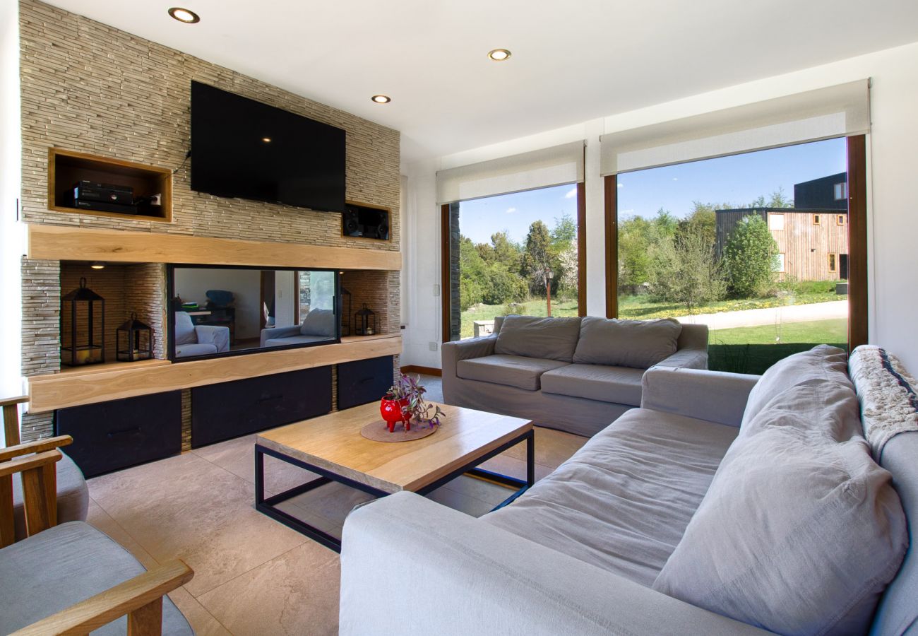 Casa en San Carlos de Bariloche - Hogar familiar con parrilla y piscina - TARIFAS EN