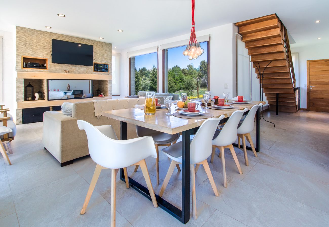Casa en San Carlos de Bariloche - Hogar familiar con parrilla y piscina - TARIFAS EN