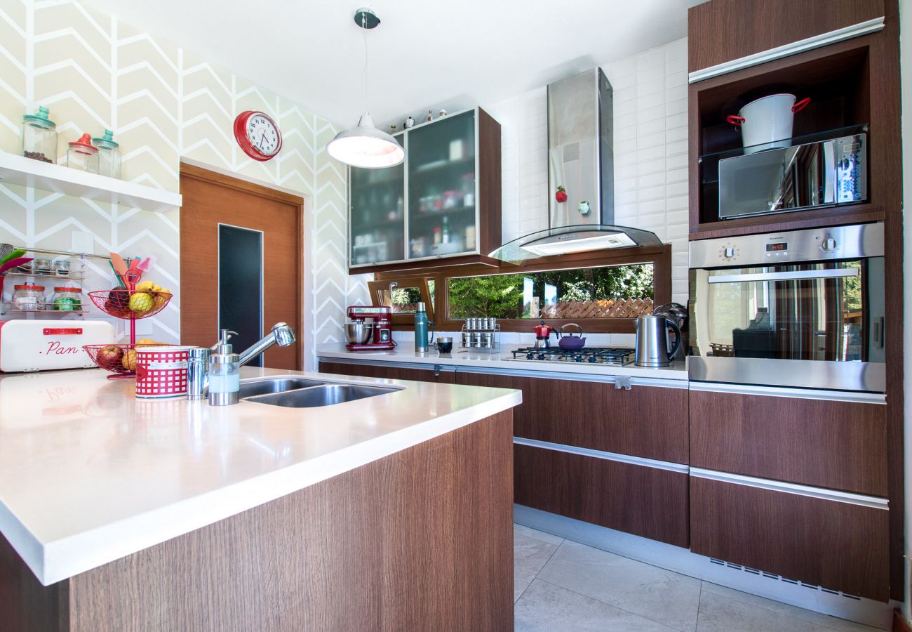 Casa en San Carlos de Bariloche - Hogar familiar con parrilla y piscina - TARIFAS EN