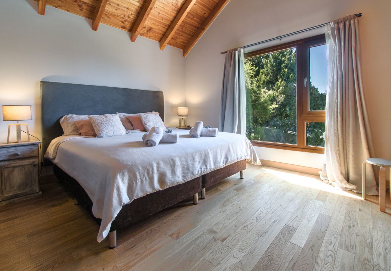 Casa en San Carlos de Bariloche - Hogar familiar con parrilla y piscina - TARIFAS EN
