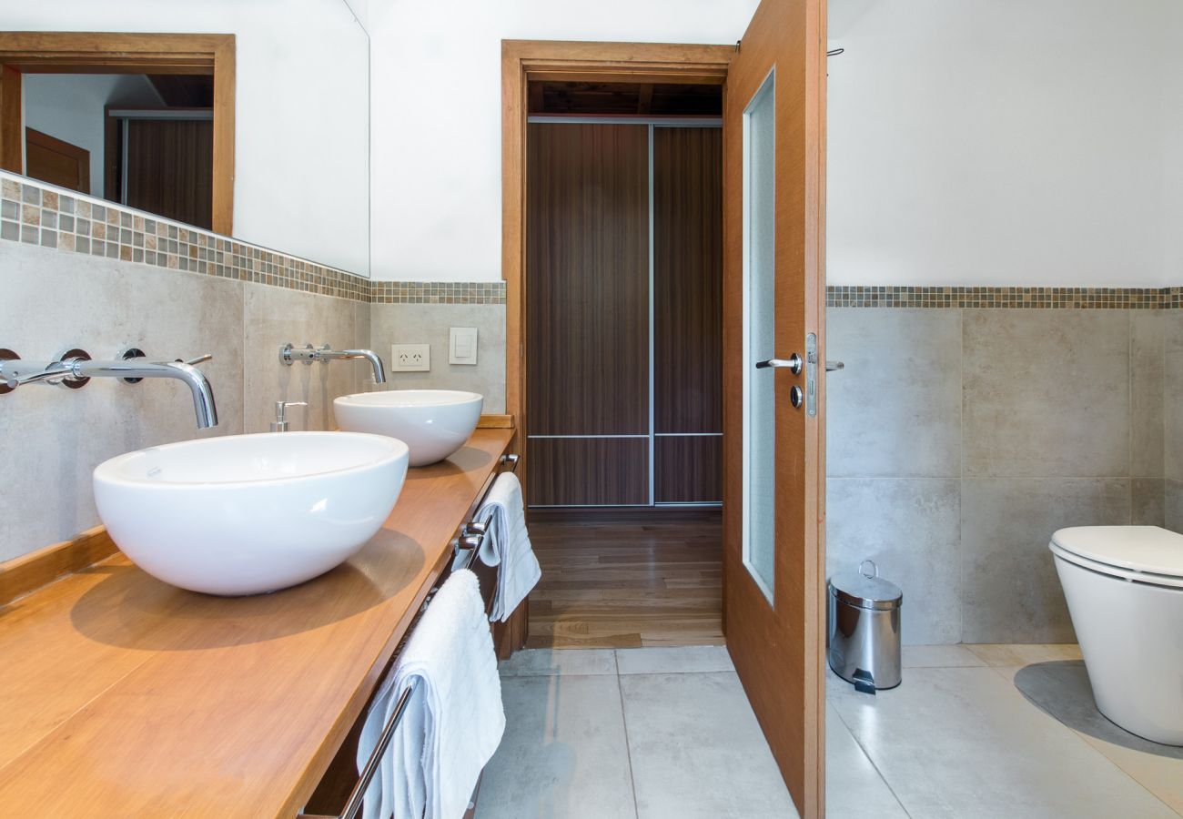 Casa en San Carlos de Bariloche - Hogar familiar con parrilla y piscina - TARIFAS EN