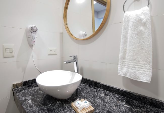 Estudio en San Carlos de Bariloche - TRONADOR departamento en pleno centro Estudio en San Carlos de Bariloche - TRONADOR departamento en pleno centro