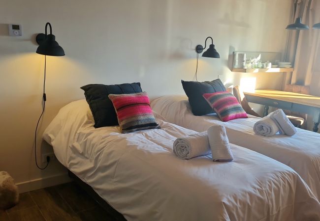 Estudio en San Carlos de Bariloche - RUSITO con vista al lago en pleno Centro Estudio en San Carlos de Bariloche - RUSITO con vista al lago en pleno Centro