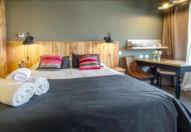 Estudio en San Carlos de Bariloche - RUSITO con vista al lago en pleno Centro Estudio en San Carlos de Bariloche - RUSITO con vista al lago en pleno Centro