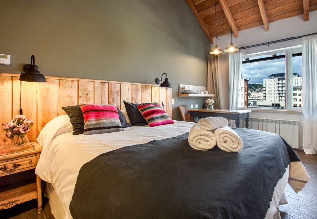 Estudio en San Carlos de Bariloche - RUSITO con vista al lago en pleno Centro Estudio en San Carlos de Bariloche - RUSITO con vista al lago en pleno Centro