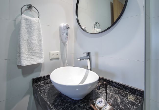 Estudio en San Carlos de Bariloche - RUSITO con vista al lago en pleno Centro Estudio en San Carlos de Bariloche - RUSITO con vista al lago en pleno Centro