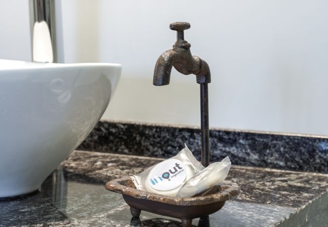 Estudio en San Carlos de Bariloche - RUSITO con vista al lago en pleno Centro Estudio en San Carlos de Bariloche - RUSITO con vista al lago en pleno Centro