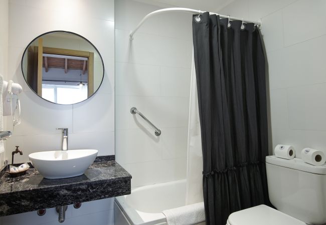 Estudio en San Carlos de Bariloche - RUSITO con vista al lago en pleno Centro Estudio en San Carlos de Bariloche - RUSITO con vista al lago en pleno Centro