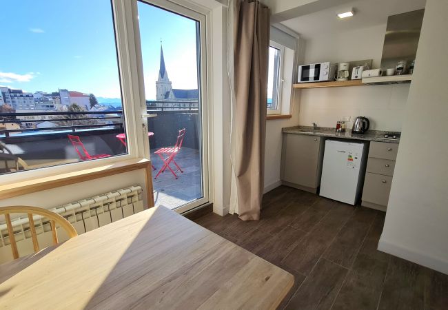 Estudio en San Carlos de Bariloche - LLANTEN departamento con vista al Lago y estaciona Estudio en San Carlos de Bariloche - LLANTEN departamento con vista al Lago y estaciona