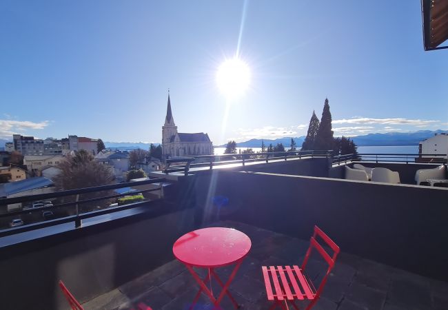 Estudio en San Carlos de Bariloche - LLANTEN departamento con vista al Lago y estaciona Estudio en San Carlos de Bariloche - LLANTEN departamento con vista al Lago y estaciona