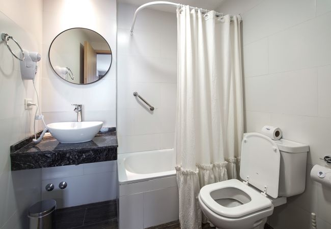 Estudio en San Carlos de Bariloche - LLANTEN departamento con vista al Lago y estaciona Estudio en San Carlos de Bariloche - LLANTEN departamento con vista al Lago y estaciona