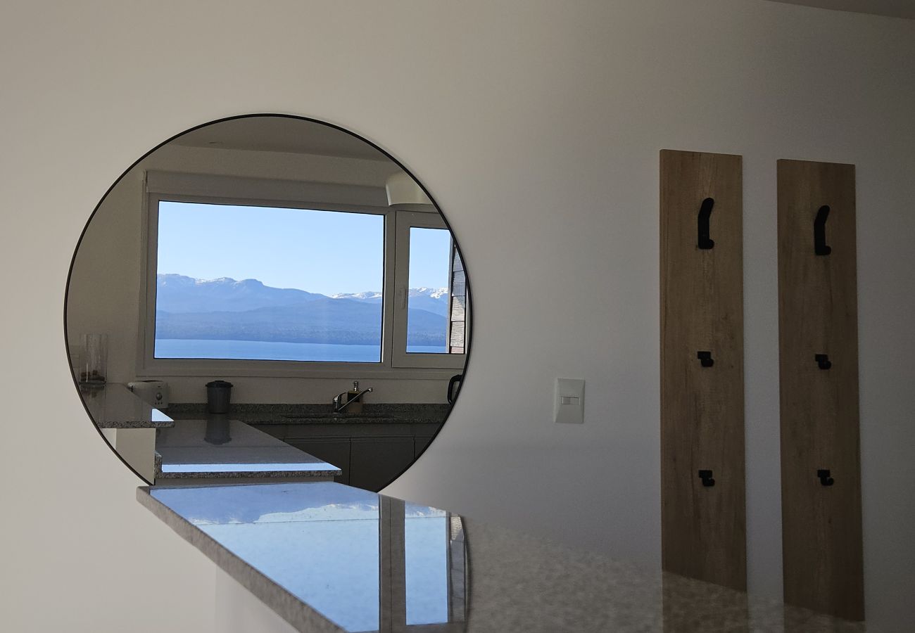 Apartamento en San Carlos de Bariloche - Veo Veo Bariloche con vista al lago Nahuel Huapi