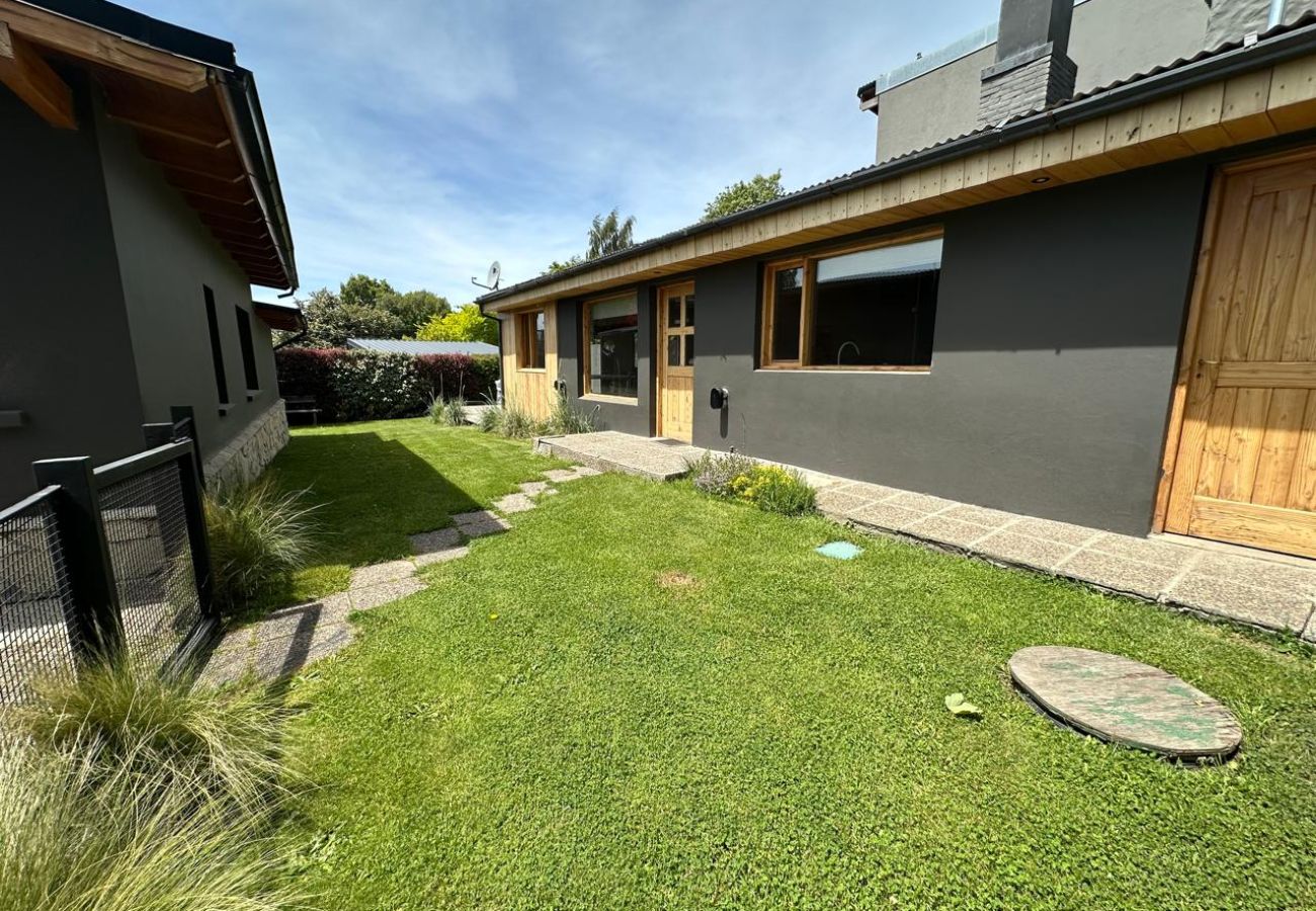 Casa en San Carlos de Bariloche - Casa en Barrio Pinar de Festa con parrilla