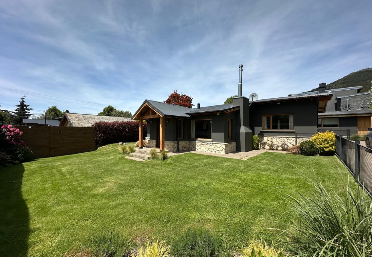 Casa en San Carlos de Bariloche - Casa en Barrio Pinar de Festa con parrilla