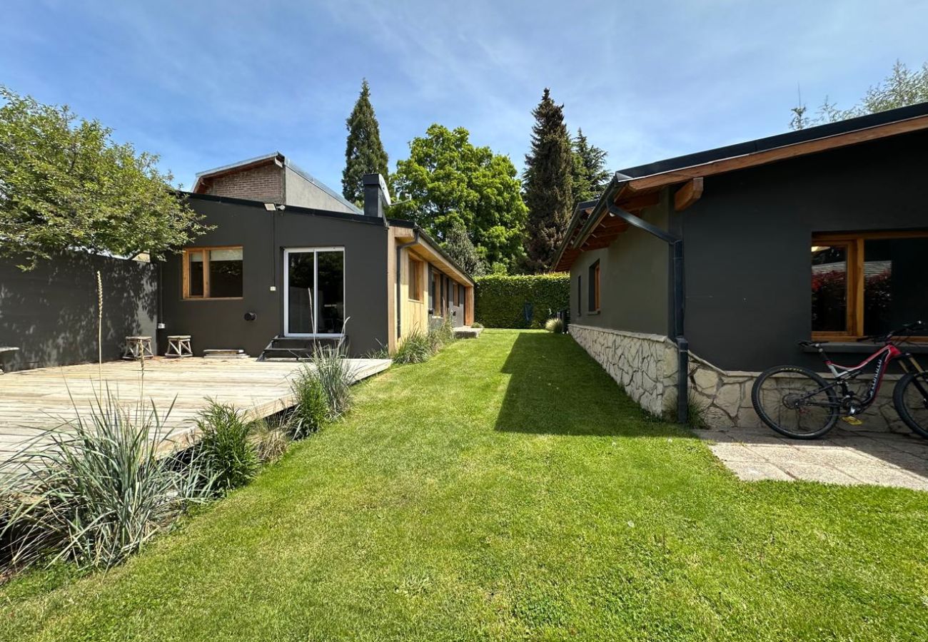 Casa en San Carlos de Bariloche - Casa en Barrio Pinar de Festa con parrilla