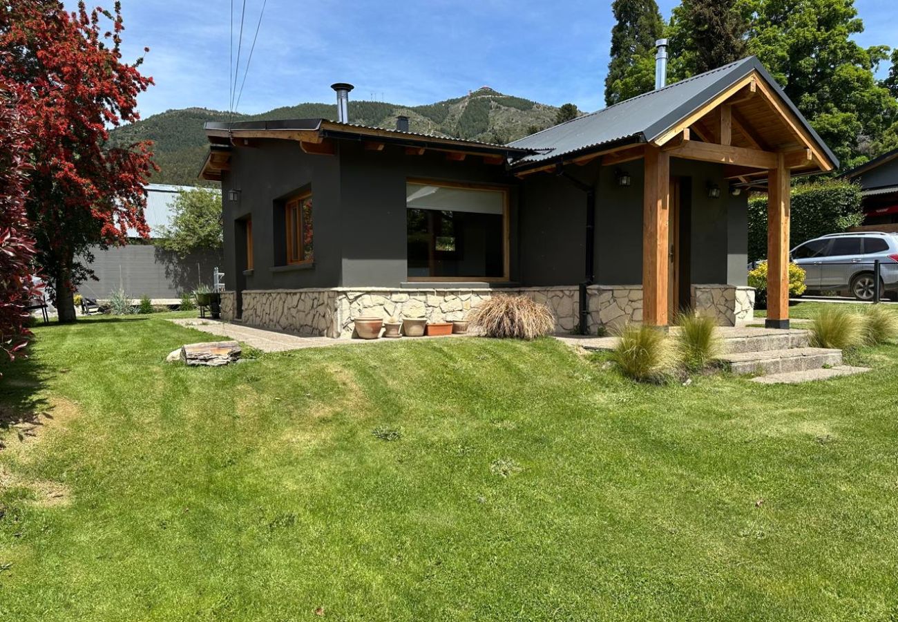 Casa en San Carlos de Bariloche - Casa en Barrio Pinar de Festa con parrilla