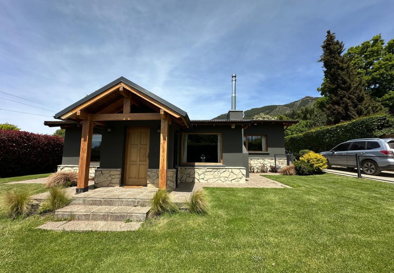 Casa en San Carlos de Bariloche - Casa en Barrio Pinar de Festa con parrilla